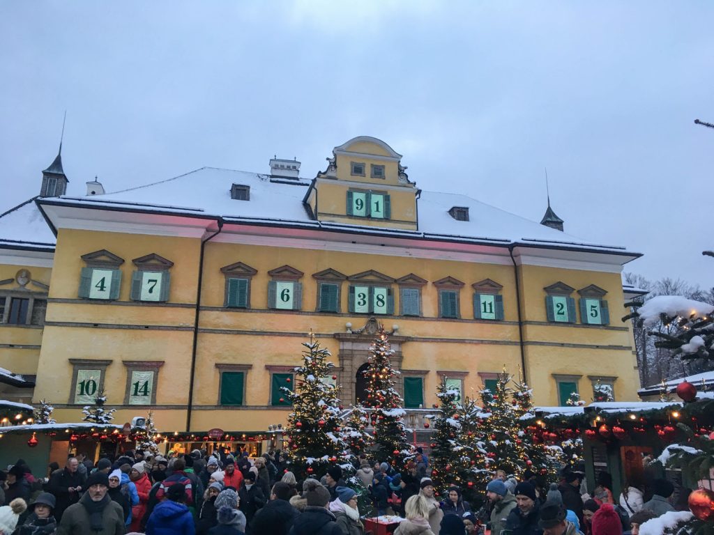Weihnachtsmarkt vor dem Schloss